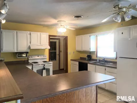 2 Illmo Dr, Springfield, IL 62711 photo 5