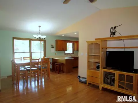 1104 Mildred, Springfield, IL 62712 photo 4
