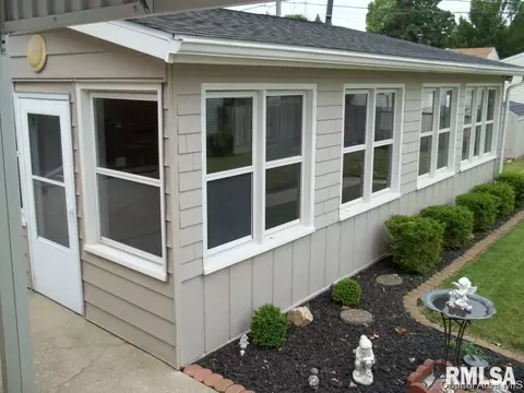 1709 N 23rd, Springfield, IL 62702 photo 6