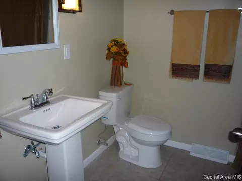 192 Archer Ave, Springfield, IL 62704 photo 5