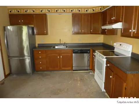 2520 Austin Dr, Springfield, IL 62704 photo 5