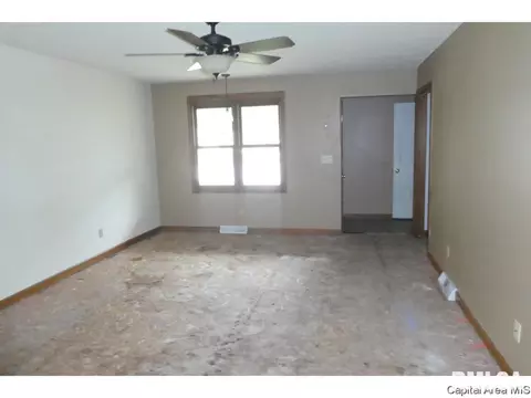 2520 Austin Dr, Springfield, IL 62704 photo 4