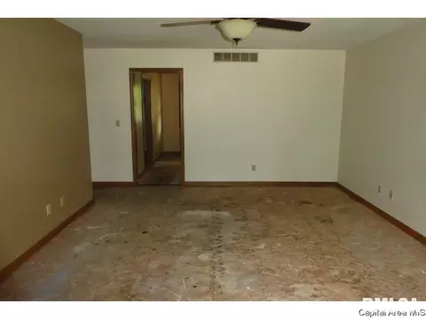 2520 Austin Dr, Springfield, IL 62704 photo 3