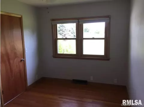 1102 Sunset Dr, Viola, IL 61486 photo 6