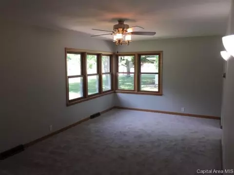 1102 Sunset Dr, Viola, IL 61486 photo 5