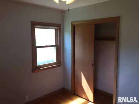 1102 Sunset Dr, Viola, IL 61486 photo 4