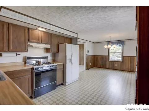 110 Mainst, Owaneco, IL 62555 photo 16