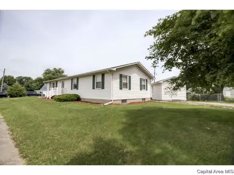 110 Mainst, Owaneco, IL 62555 photo 3