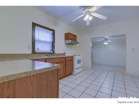 2163 S 10th St, Springfield, IL 62703 photo 9