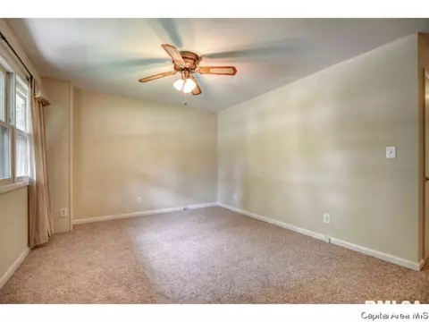 1828 Albert St, Springfield, IL 62702 photo 5