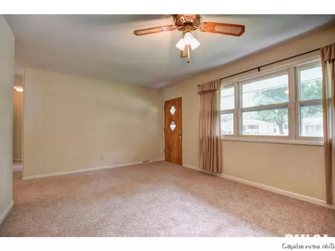 1828 Albert St, Springfield, IL 62702 photo 2