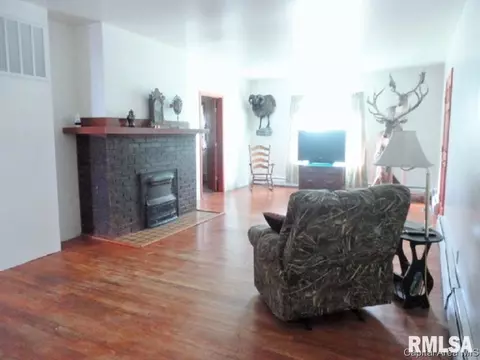 620 E Oak St, Taylorville, IL 62568 photo 7