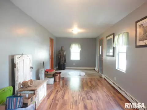620 E Oak St, Taylorville, IL 62568 photo 5