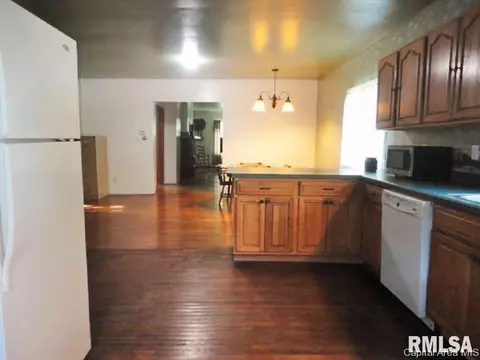 620 E Oak St, Taylorville, IL 62568 photo 11