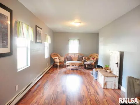 620 E Oak St, Taylorville, IL 62568 photo 4