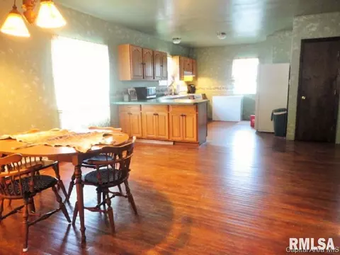 620 E Oak St, Taylorville, IL 62568 photo 9