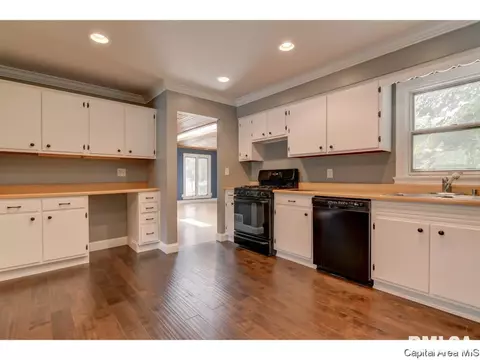 2304 Westview Dr, Springfield, IL 62704 photo 5