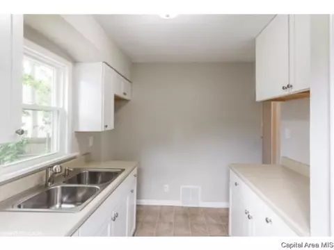 1012 W Elliott Ave, Springfield, IL 62702 photo 6