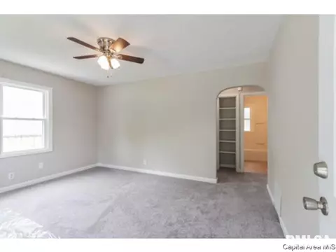 1012 W Elliott Ave, Springfield, IL 62702 photo 2