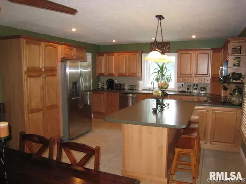 47 Frontier Lake Dr, Springfield, IL 62707 photo 3