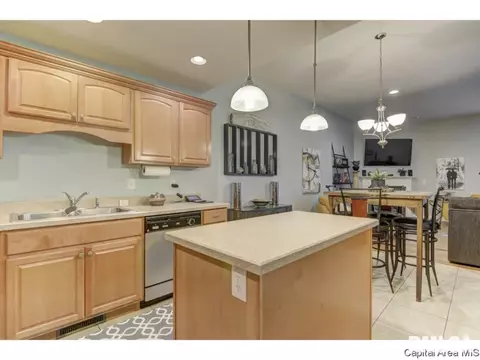 459 Chris Dr, Springfield, IL 62711 photo 4