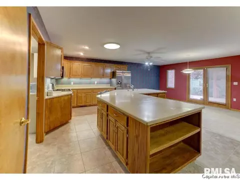 4110 Mcgregor Ln, Springfield, IL 62711 photo 2