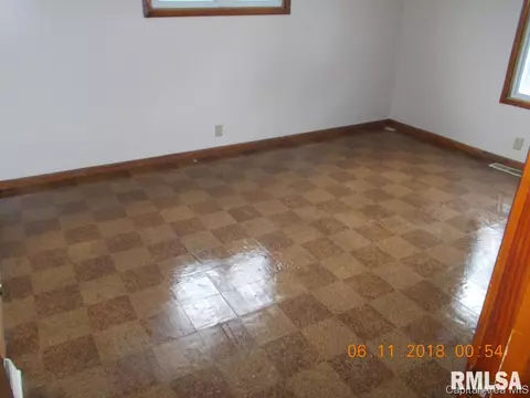 2109 E Kys, Springfield, IL 62702 photo 2