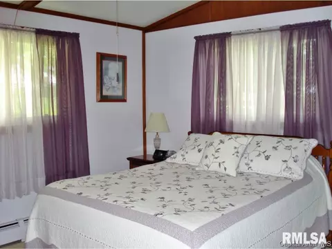 1565 Draper Ln, Abingdon, IL 61410 photo 24