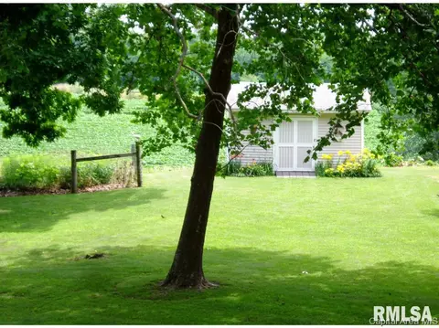 1565 Draper Ln, Abingdon, IL 61410 photo 10