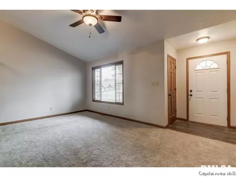 41 Lucerne Dr, Springfield, IL 62707 photo 2