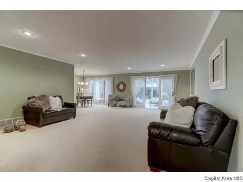 1 Turnberry Pl, Springfield, IL 62704 photo 2