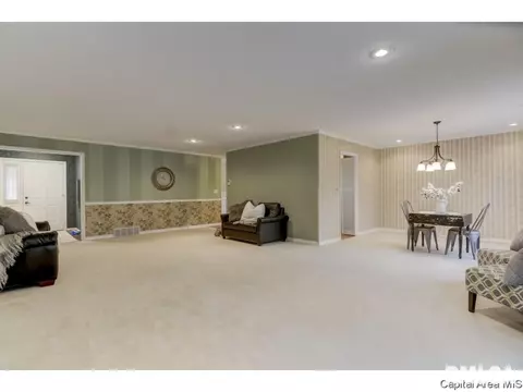 1 Turnberry Pl, Springfield, IL 62704 photo 3