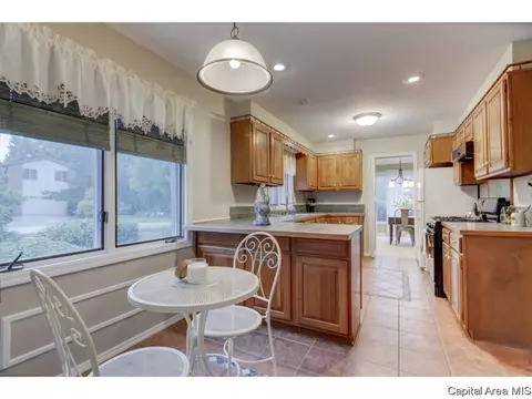1 Turnberry Pl, Springfield, IL 62704 photo 8