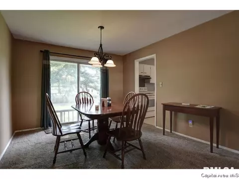 8 Oakmont Dr, Springfield, IL 62704 photo 6