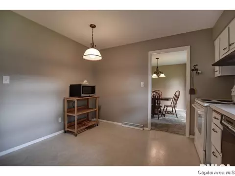 8 Oakmont Dr, Springfield, IL 62704 photo 8