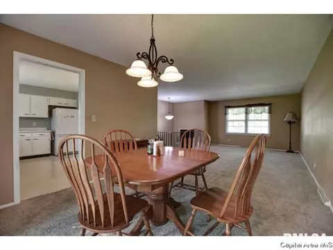 8 Oakmont Dr, Springfield, IL 62704 photo 5
