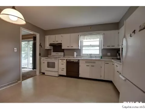8 Oakmont Dr, Springfield, IL 62704 photo 9