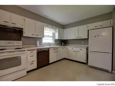 8 Oakmont Dr, Springfield, IL 62704 photo 11
