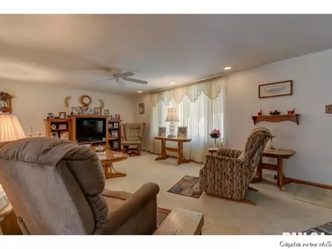 409 N Springfield Rd, Athens, IL 62613 photo 2