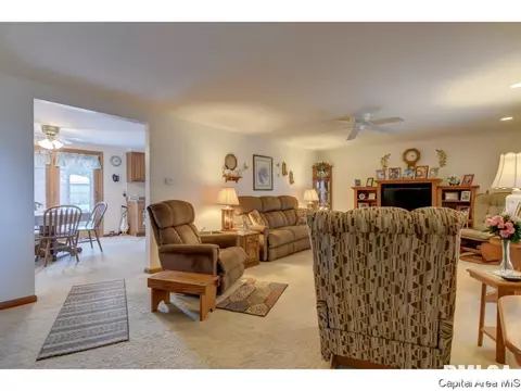 409 N Springfield Rd, Athens, IL 62613 photo 6
