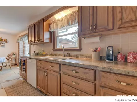 409 N Springfield Rd, Athens, IL 62613 photo 11