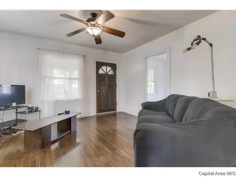 2428 S 10th St, Springfield, IL 62703 photo 2