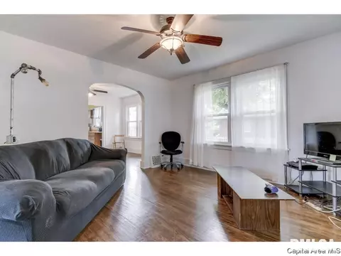 2428 S 10th St, Springfield, IL 62703 photo 4