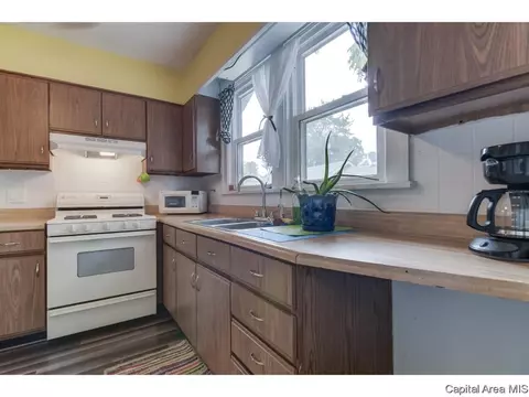 2428 S 10th St, Springfield, IL 62703 photo 6