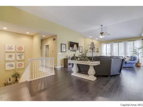 7304 Piper Glen Dr, Springfield, IL 62711 photo 4