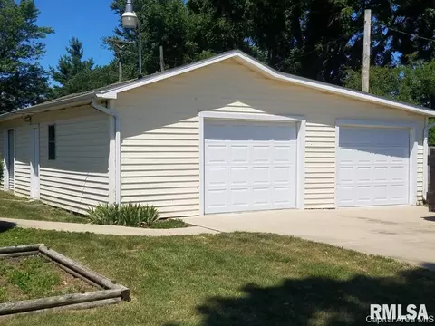 621 E Palm St, Roodhouse, IL 62082 photo 4