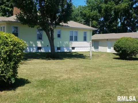 621 E Palm St, Roodhouse, IL 62082 photo 5
