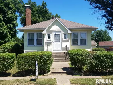 621 E Palm St, Roodhouse, IL 62082 photo 1