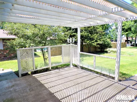 453 E Prospect St, Oneida, IL 61467 photo 7