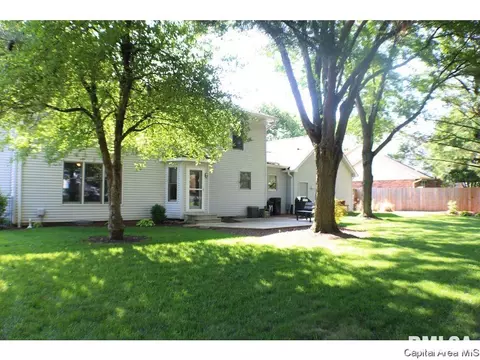 1613 Bent Oak Dr, Springfield, IL 62704 photo 4